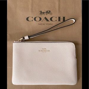 NWT ✨Coach Small Wristlet
